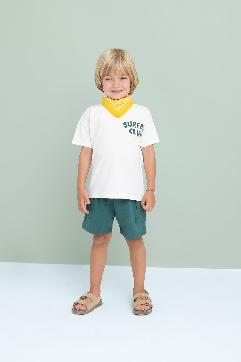 طفل صغير أخضر شورت بيبي اولادي بجيب خفيف قصة عادية