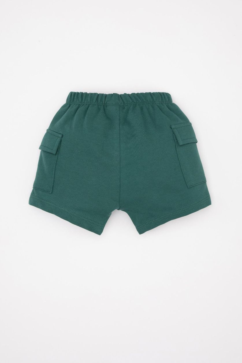 طفل صغير أخضر شورت بيبي اولادي بجيب خفيف قصة عادية