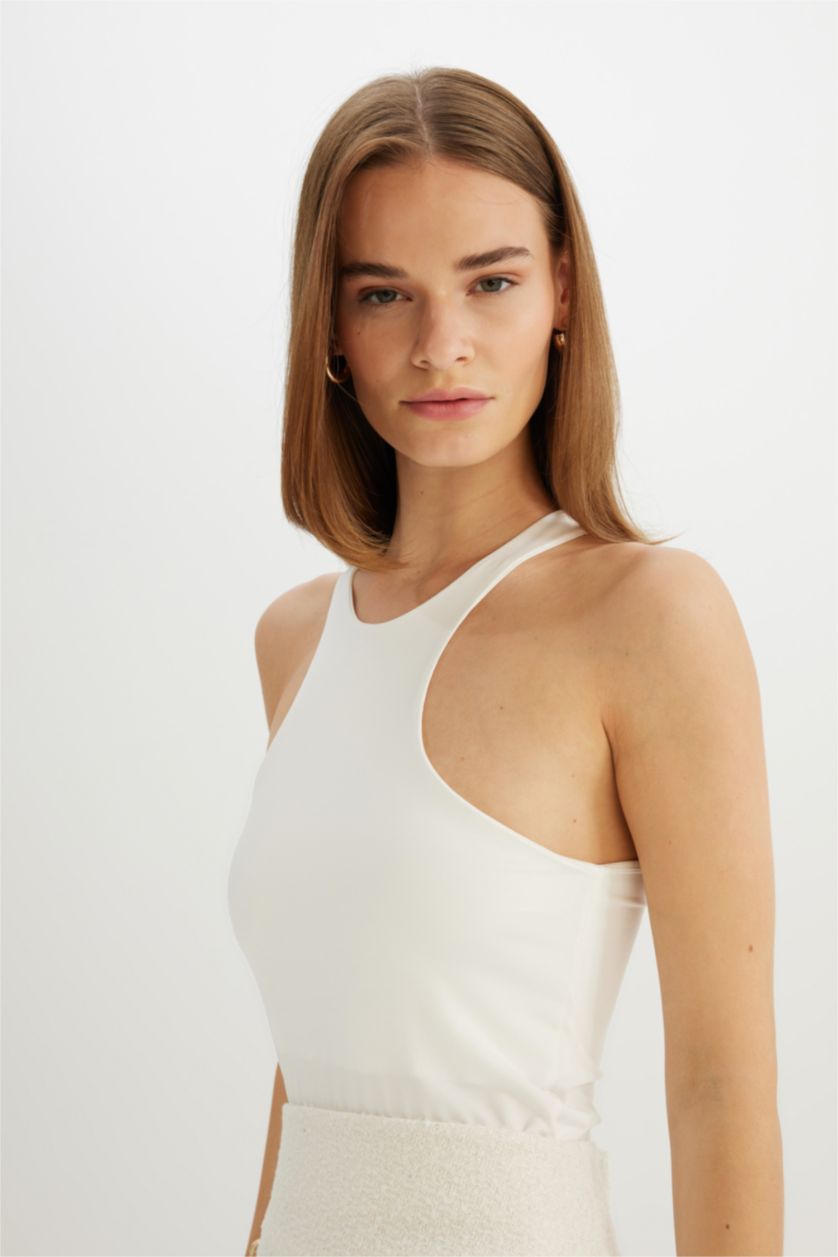 Kadın Kırık Beyaz Slim Fit Dar Kesim Halter Yaka Basic Düz Atlet