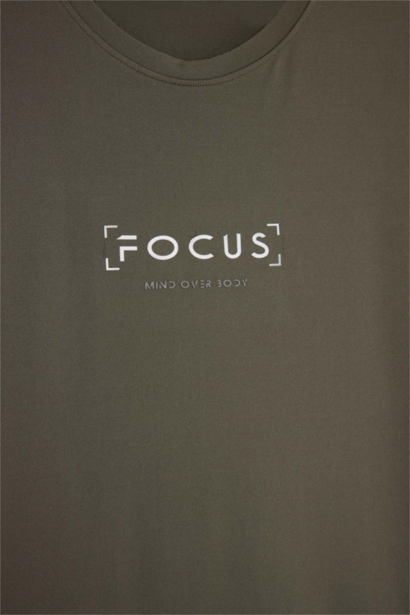 Erkek Haki Standart Fit Yumuşak Tuşe Bisiklet Yaka Baskılı Kısa Kollu Tişört