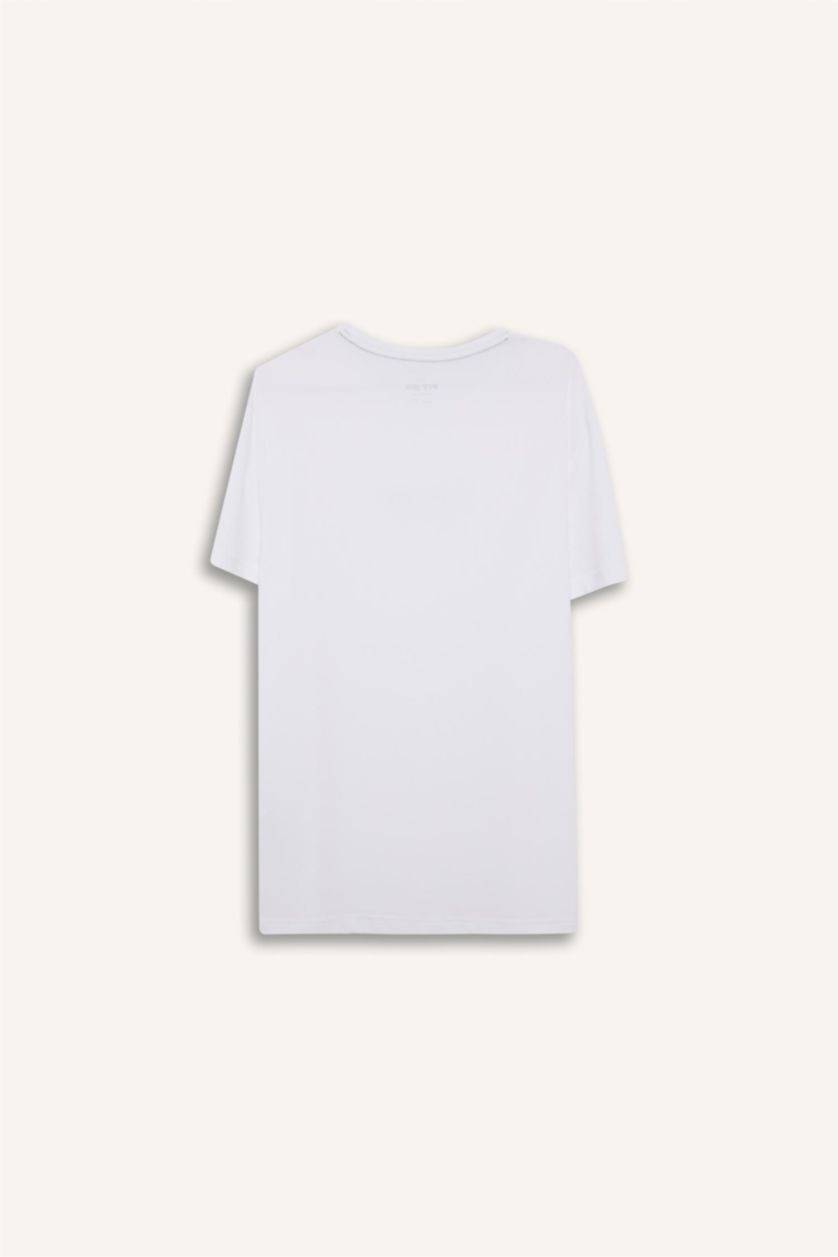 Man White Standard Fit Crew Neck Printed T-Shirt