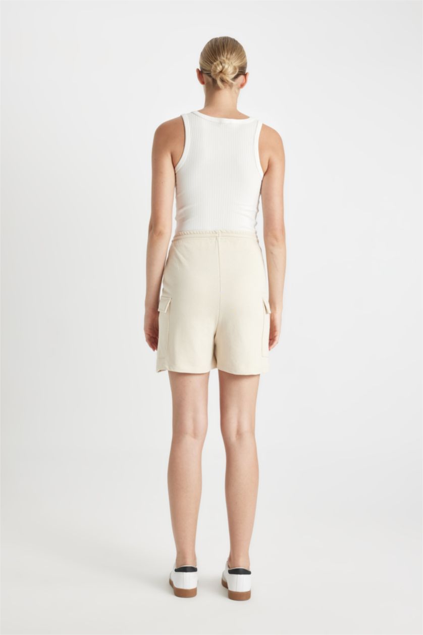 Kadın Bej Düz Paça Beli Bağcıklı Kalın Şort