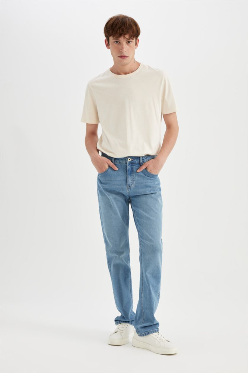 HOMME BLEU Clair Pantalon Jean droit à taille normale  à coupe régulière