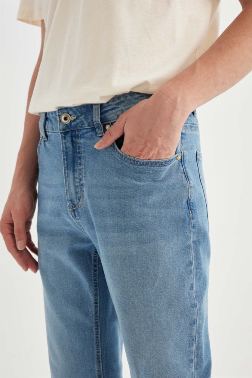 HOMME BLEU Clair Pantalon Jean droit à taille normale  à coupe régulière