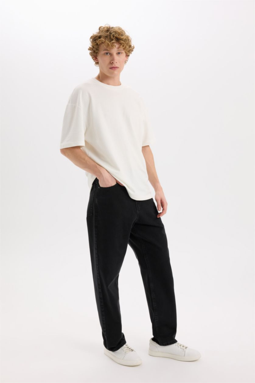 Man Black Baggy Fit Wide Leg Jeans