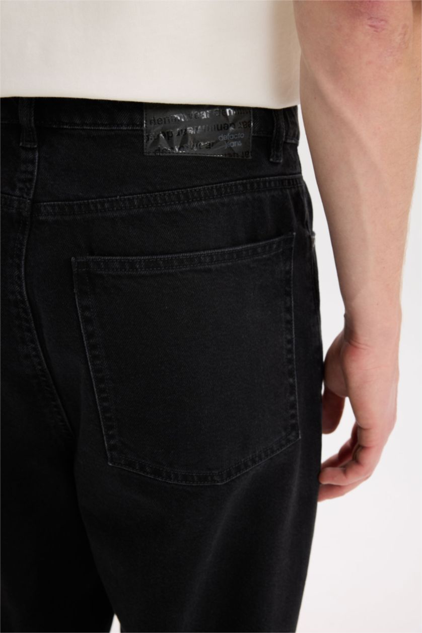 Man Black Baggy Fit Wide Leg Jeans