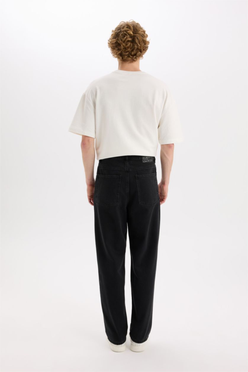 Man Black Baggy Fit Wide Leg Jeans