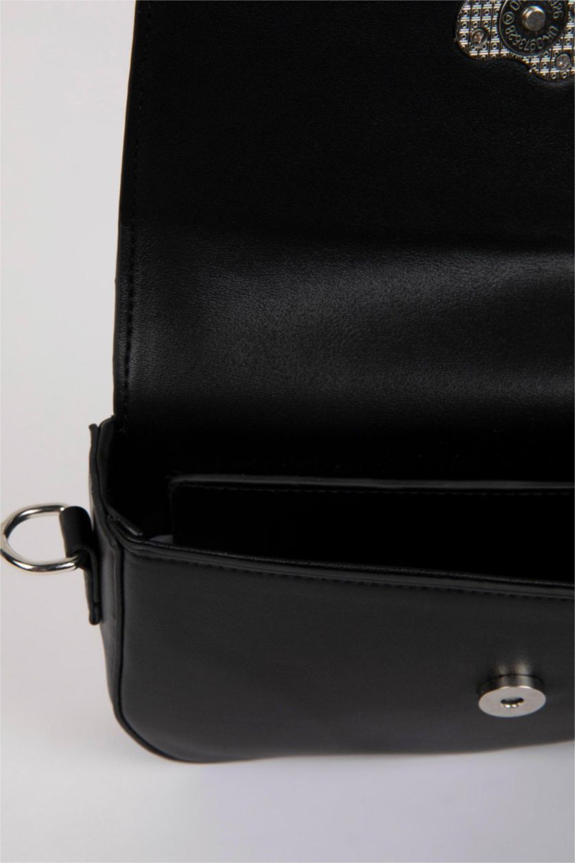 WOMAN Black Woman Heart Buckled Faux Leather Shoulder Bag