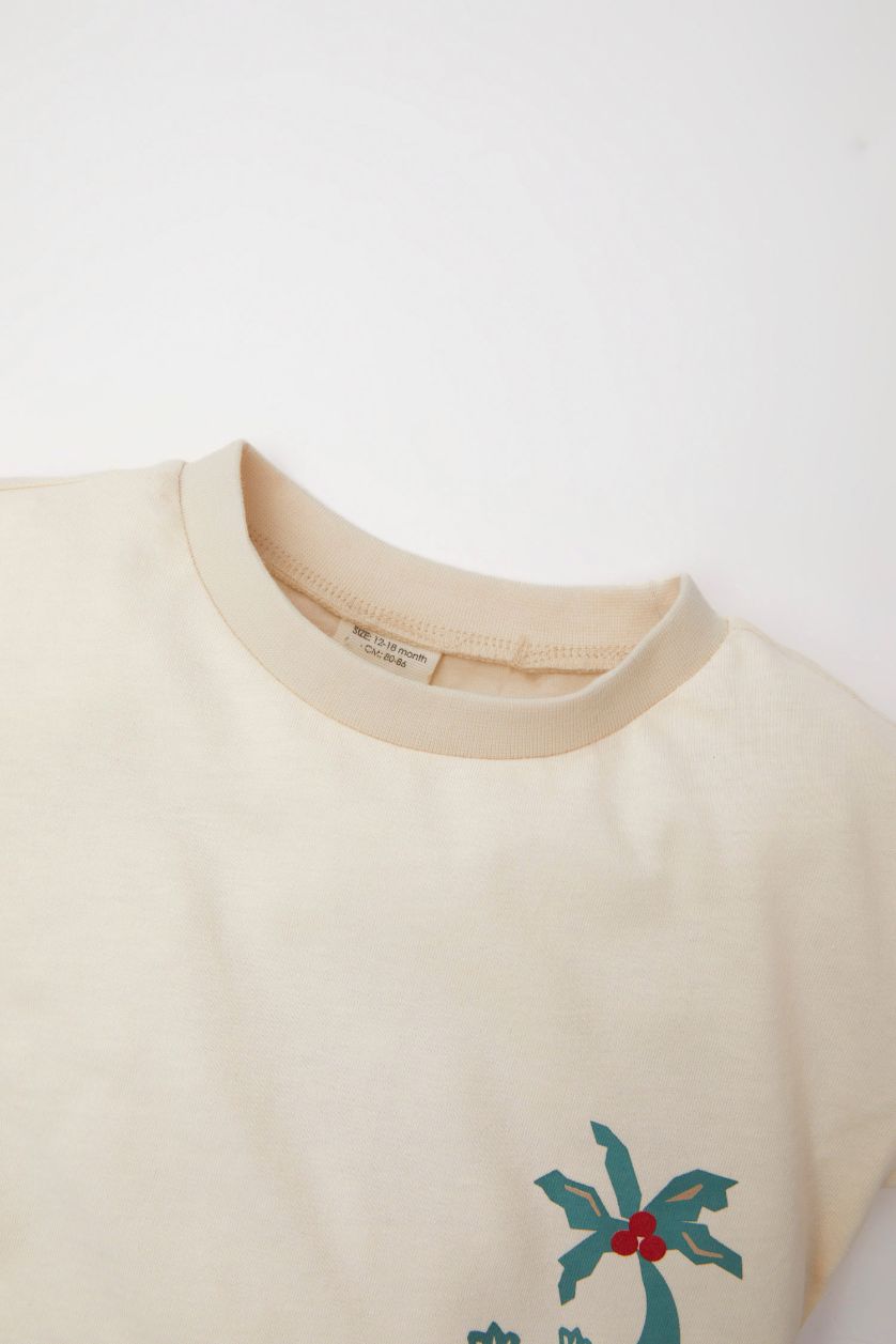 طفل صغير حجري فاتح تيشيرت ولادي نص ردن بطبعة نخيل