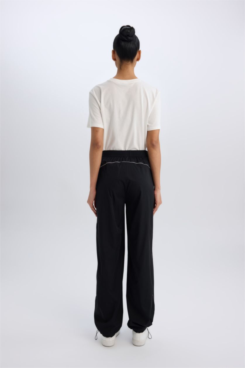 Kadın Siyah Wide Leg Geniş Paça Paçası Ayarlanabilir Cepli Sporcu Dokuma Pantolon