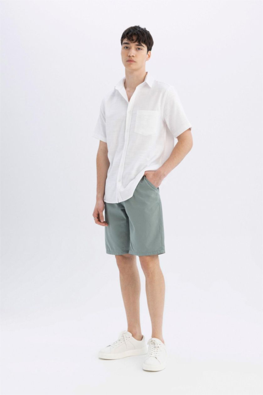 رجال أبيض قميص نص ردن محكم قصة عادية