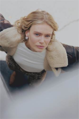 Kadın Kahve Relax Fit Pelüş Astarlı Mont Kruvaze Yaka Fermuarlı Kemerli