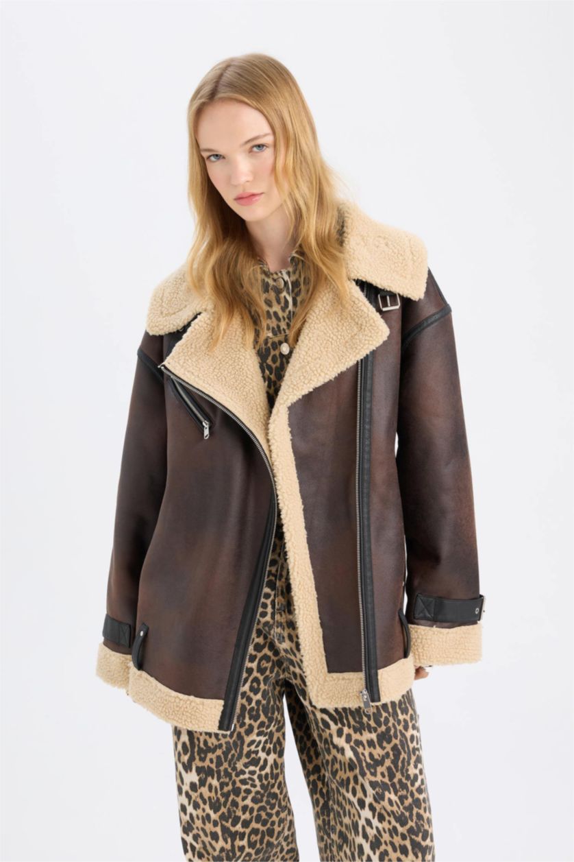 Kadın Kahve Relax Fit Pelüş Astarlı Mont Kruvaze Yaka Fermuarlı Kemerli