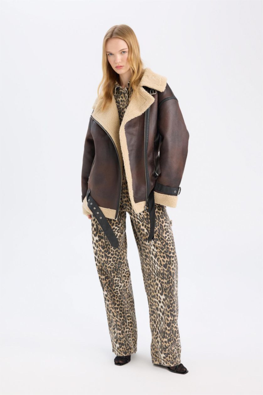 Kadın Kahve Relax Fit Pelüş Astarlı Mont Kruvaze Yaka Fermuarlı Kemerli