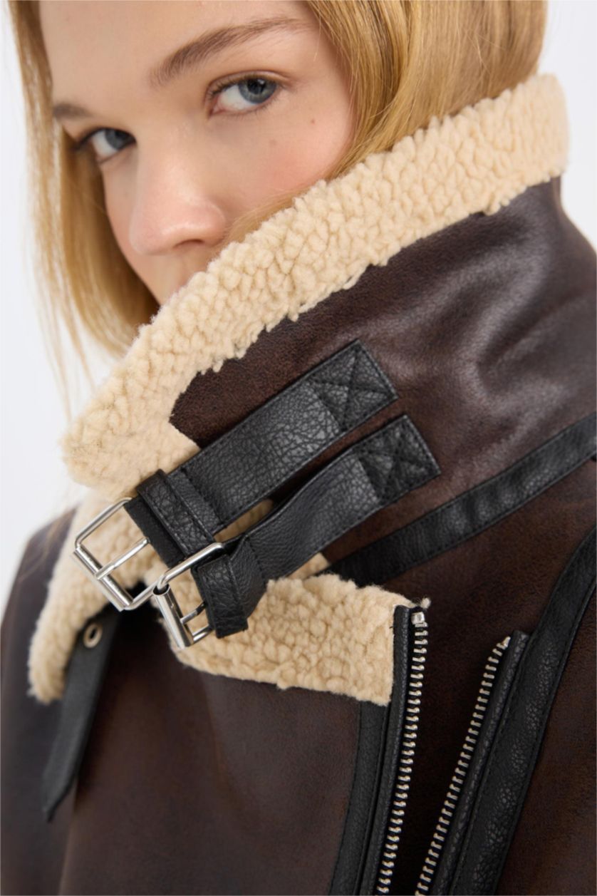 Kadın Kahve Relax Fit Pelüş Astarlı Mont Kruvaze Yaka Fermuarlı Kemerli