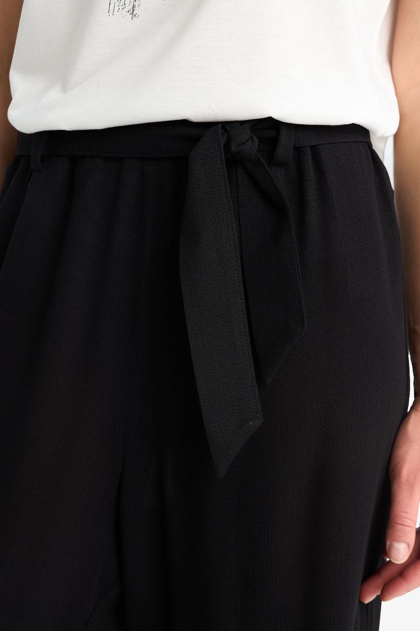 Kadın Siyah 	Culotte Esnek Belli Geniş Paça Kuşaklı Krinkıl Viskon Kapri Pantolon