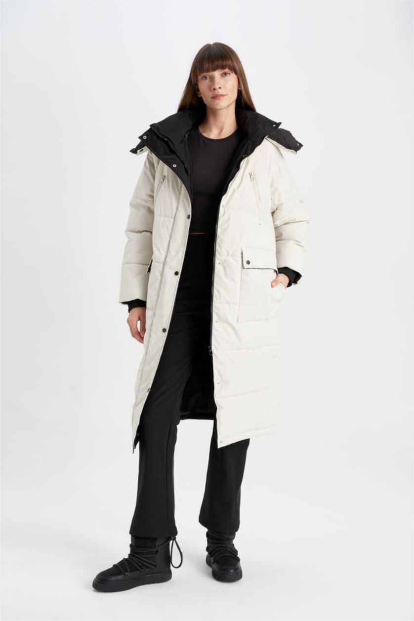 حريمي بيج فاتح جاكيت طويل تقيل قصة عادية بكابيشون وتر برووف