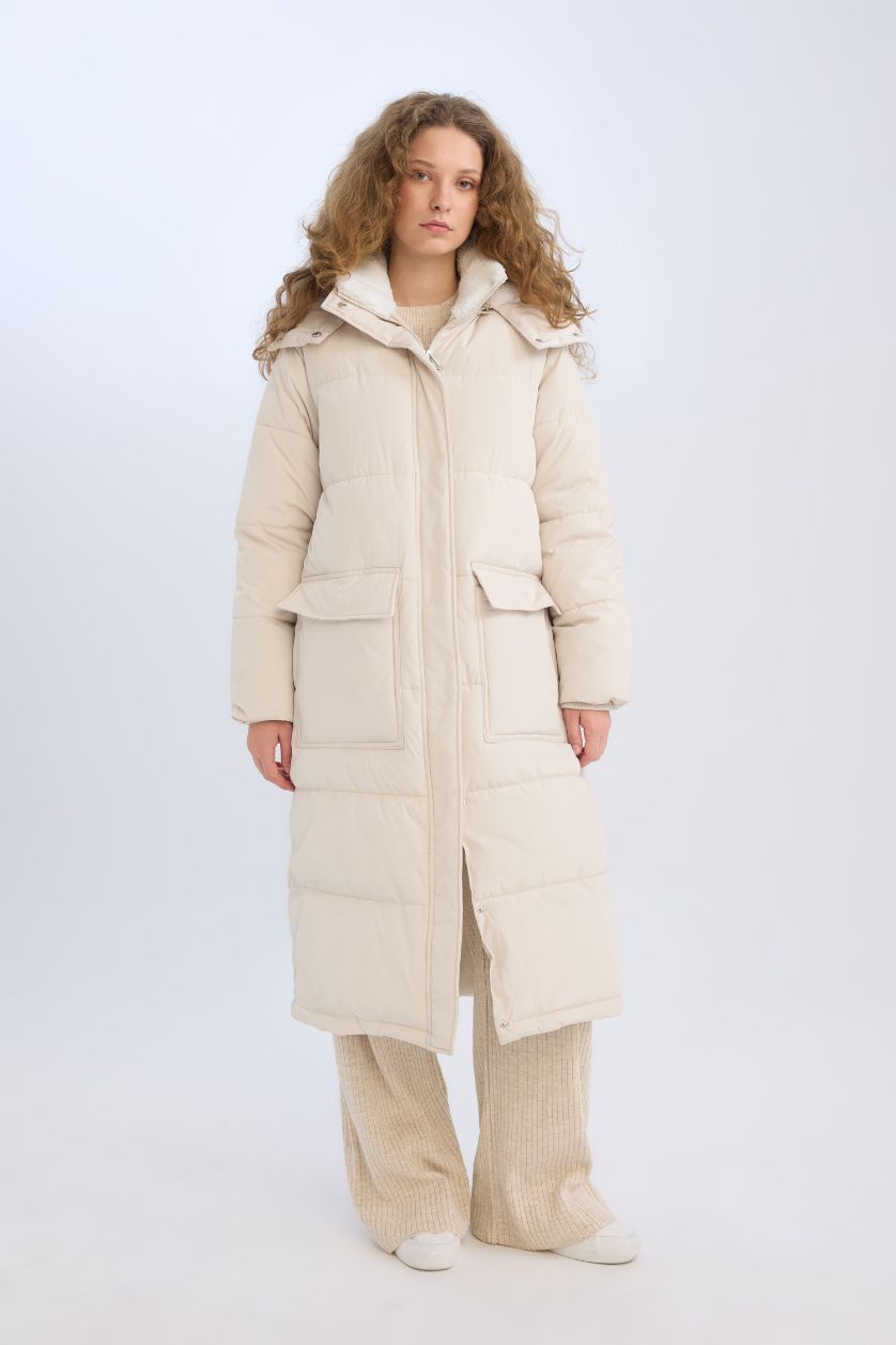 Kadın Ekru Su Geçirmez Uzun Şişme Mont Parka Oversize Geniş Kalıp Kapüşonlu Fermuarlı Cepli