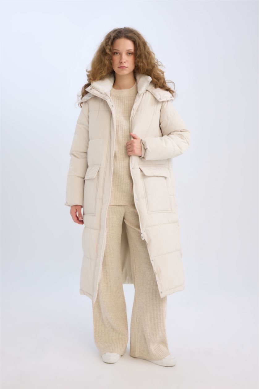 Kadın Ekru Su Geçirmez Uzun Şişme Mont Parka Oversize Geniş Kalıp Kapüşonlu Fermuarlı Cepli