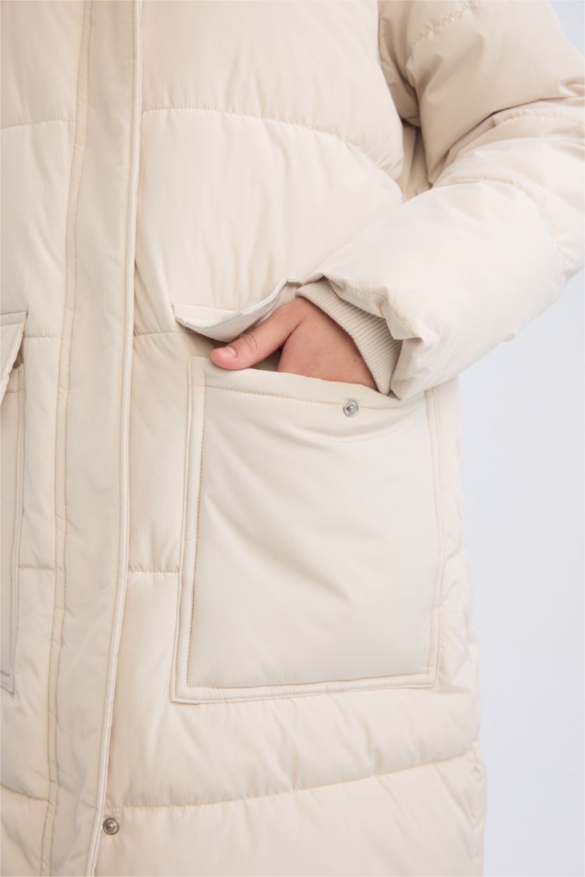 Kadın Ekru Su Geçirmez Uzun Şişme Mont Parka Oversize Geniş Kalıp Kapüşonlu Fermuarlı Cepli