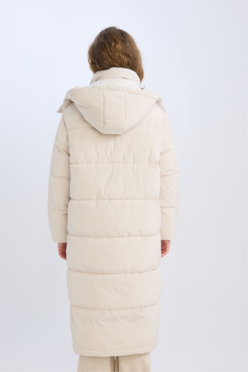 Kadın Ekru Su Geçirmez Uzun Şişme Mont Parka Oversize Geniş Kalıp Kapüşonlu Fermuarlı Cepli