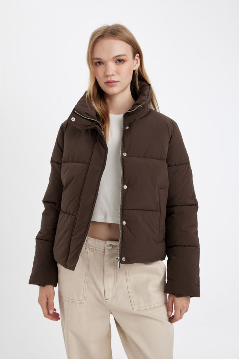 Kadın Koyu Kahve Su Geçirmez Dik Yaka Şişme Mont Cepli Fermuarlı Çıtçıtlı