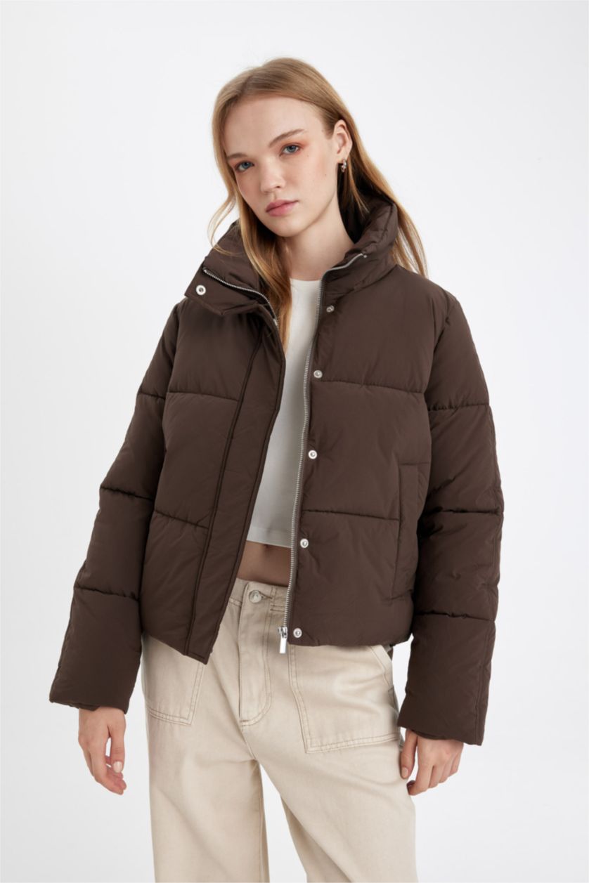 Kadın Koyu Kahve Su Geçirmez Dik Yaka Şişme Mont Cepli Fermuarlı Çıtçıtlı