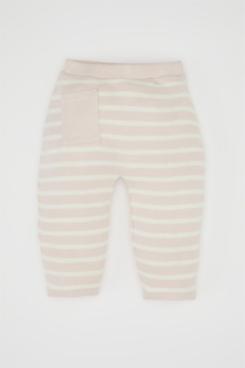 Kız Bebek Açık Pembe Kız Bebek 2'li Takım Kuzu Nakışlı Düğmeli Uzun Kollu Kazak Beli Lastikli Çizgili Triko Alt