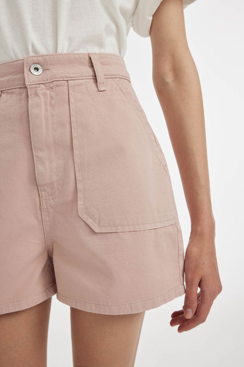 نساء وردي فاتح شورت قصير موم فيت بجيب وخصر عالي