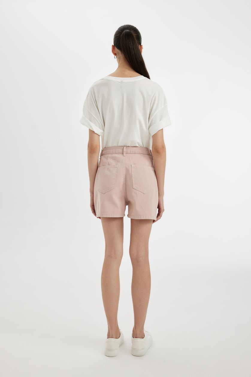 نساء وردي فاتح شورت قصير موم فيت بجيب وخصر عالي