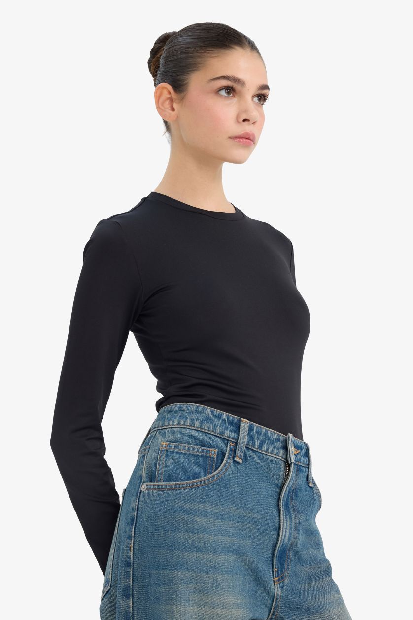 Woman Black Fitted Crew Neck Long Sleeve T-Shirt