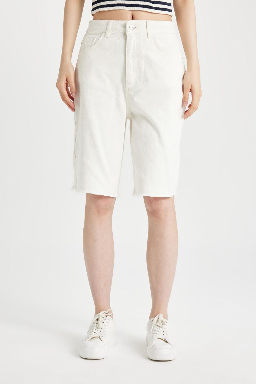 Woman White High Waist White Gabardine Capri