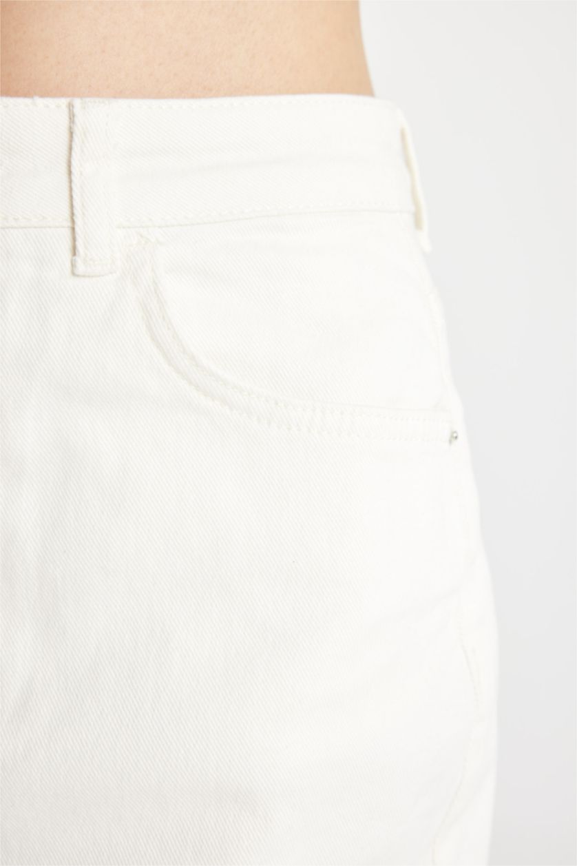 Woman White High Waist White Gabardine Capri