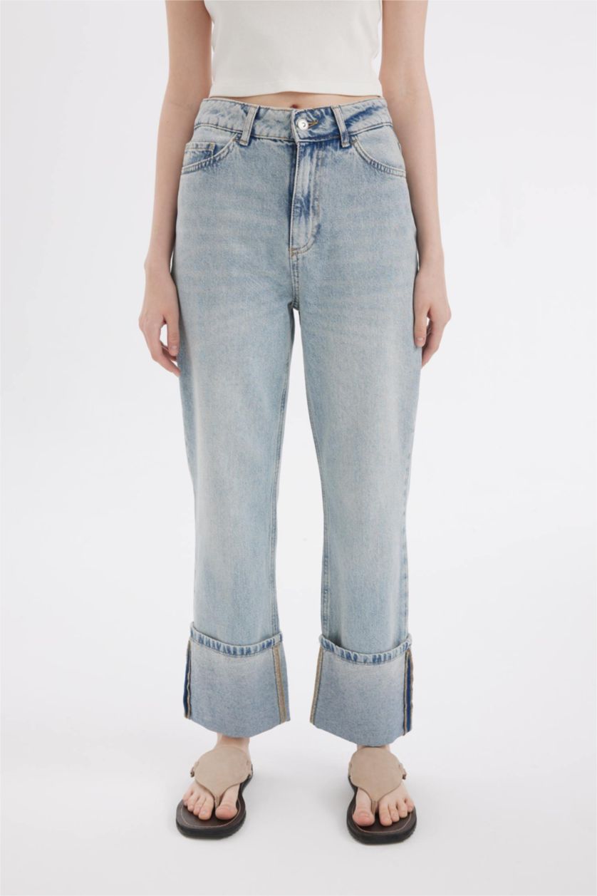 Kadın Açık İndigo Straight Fit Yüksek Bel Katlamalı Paça Bilek Boy Jean Yıkamalı Pantolon