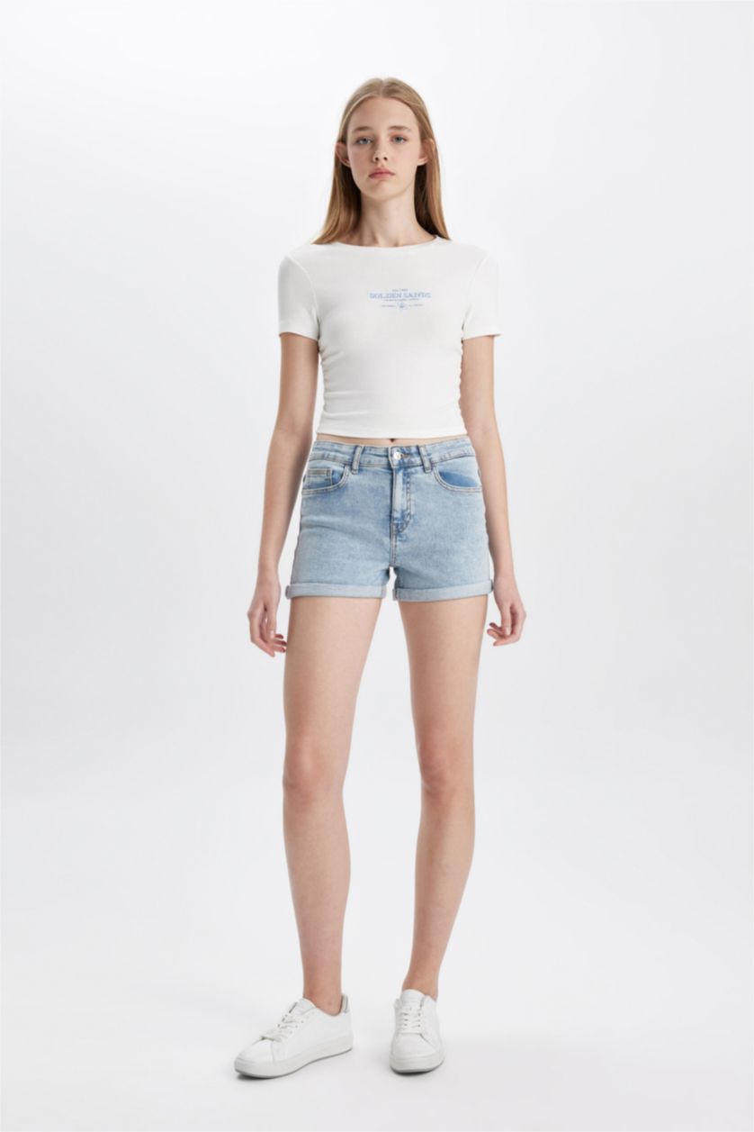 Kadın Kırık Beyaz Fitted Bisiklet Yaka Baskılı Ribana Kısa Kollu Beyaz Tişört