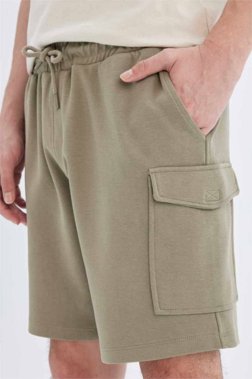 رجال كاكي شورت قصة عادية