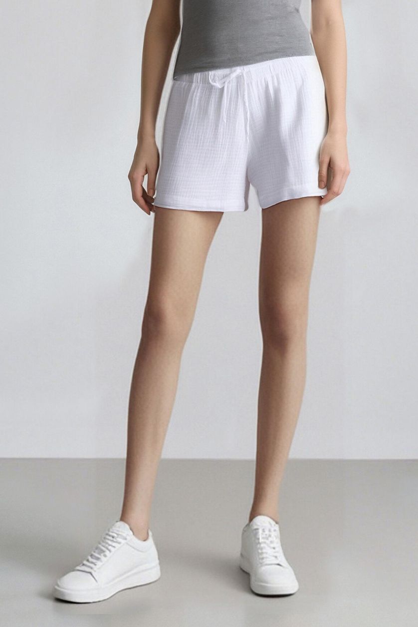 Woman White Relax Fit Muslin High Waist Short Leg Shorts