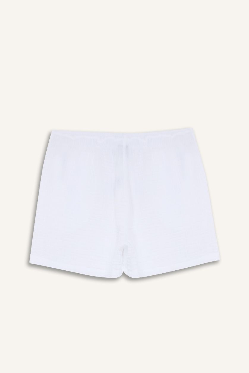Woman White Relax Fit Muslin High Waist Short Leg Shorts