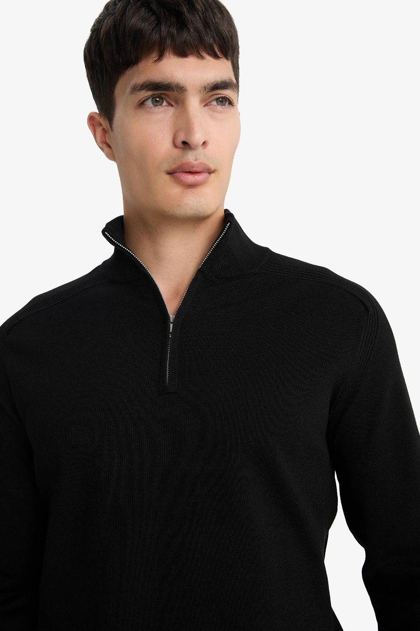 Man Black Standard Fit Knitwear Pullover