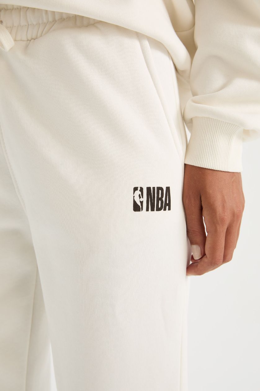 Kadın Ekru NBA Chicago Bulls Kalın Jogger Eşofman Altı Standart Fit Cepli Beli Paçası Lastikli Bağcıklı Standart Boy