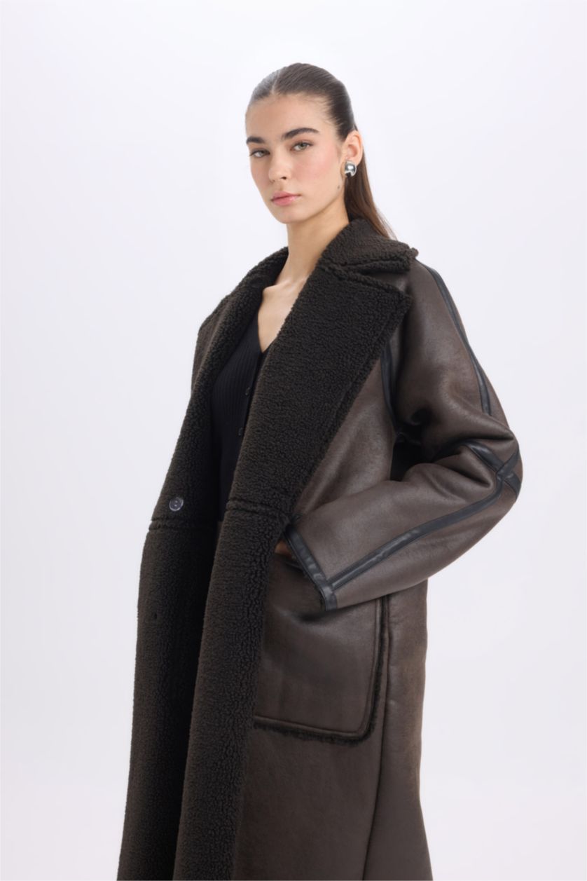 Kadın Kahve Regular Fit Smokin Yaka Suni Deri Düğmeli Cepli Pelüş Astar Parka