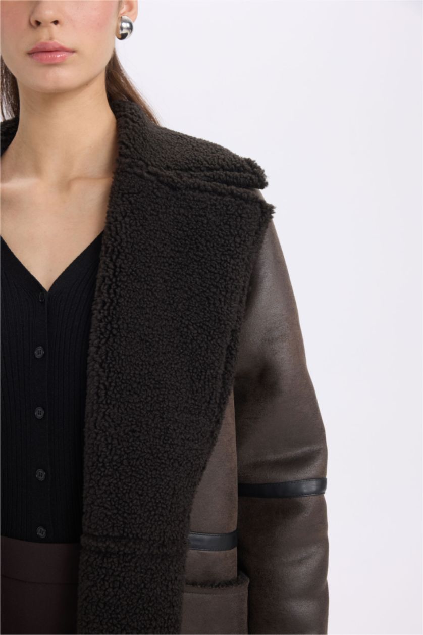 Kadın Kahve Regular Fit Smokin Yaka Suni Deri Düğmeli Cepli Pelüş Astar Parka