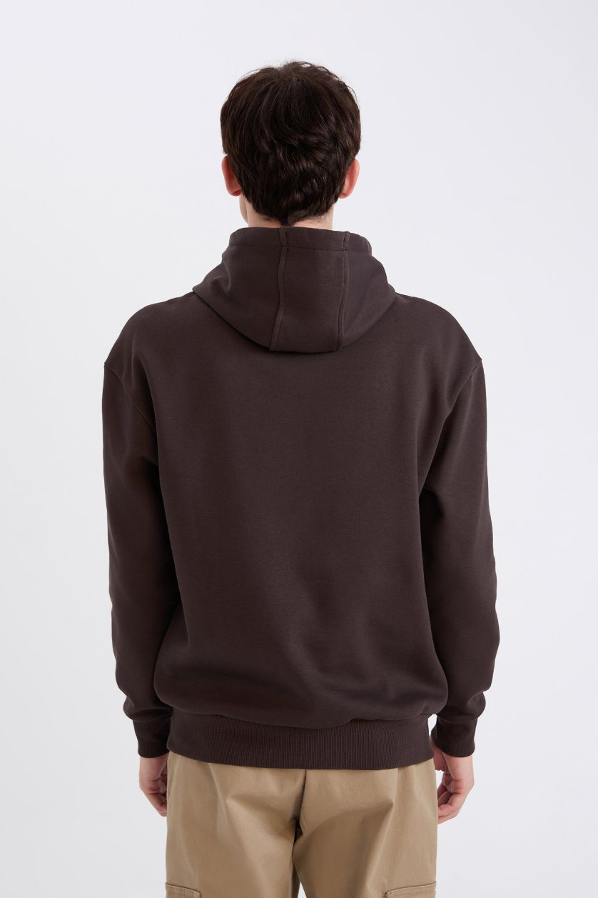 Erkek Kahve Boxy Fıt Kapüşonlu Baskılı Sweatshirt