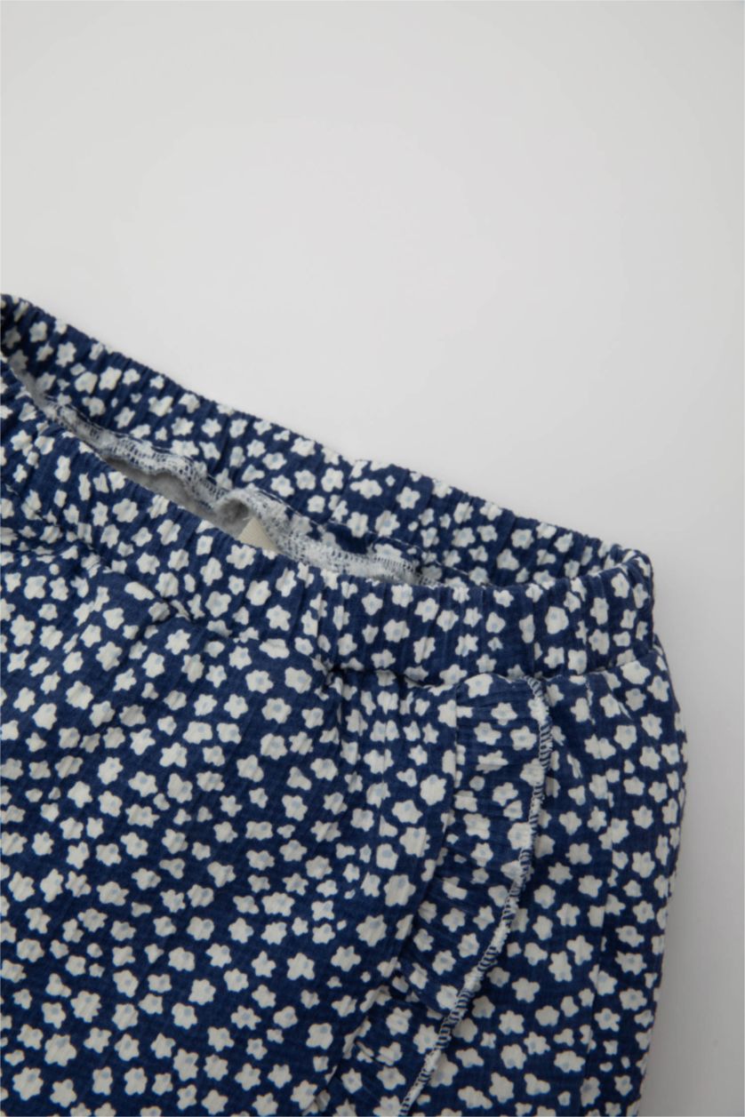 طفلة صغيرة نيلي شورت فلورال