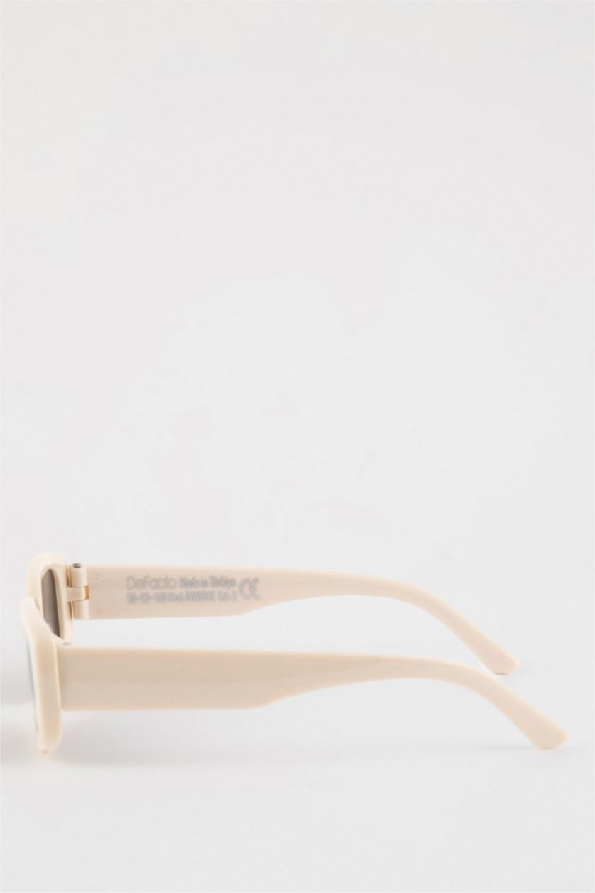 Woman White Woman Rectangular Sunglasses