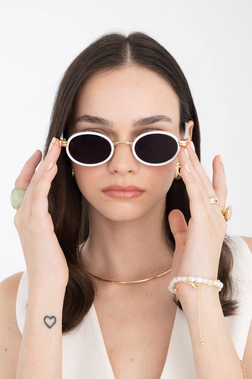 Kadın Beyaz Kadın Yuvarlak Güneş Gözlüğü