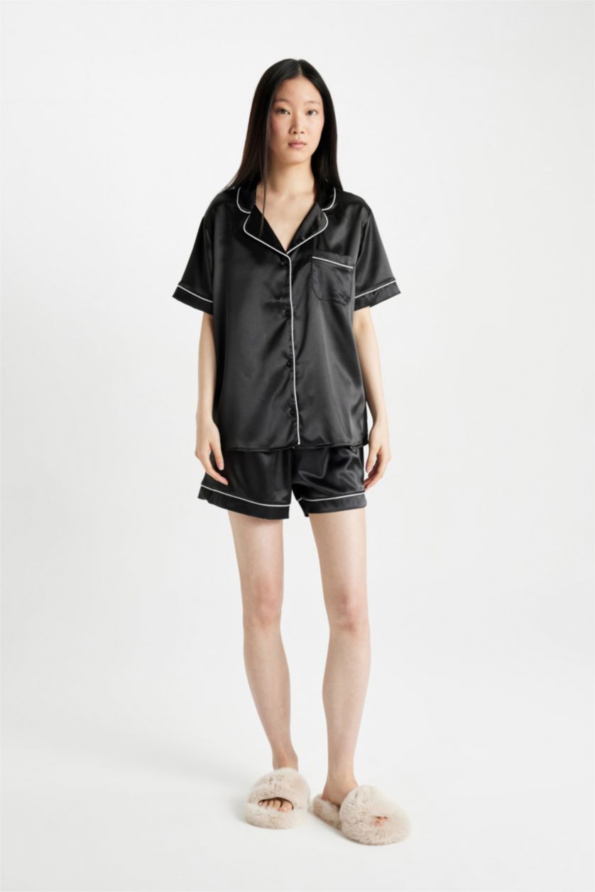 FEMME Noir Ensemble Pyjama en Satin coupe régulière à Manches Courtes de Fall in Love