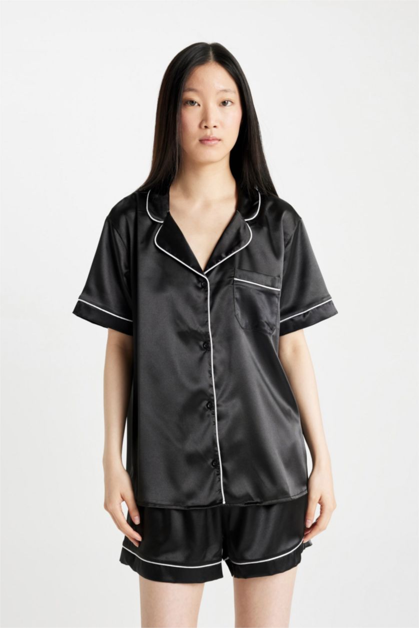 FEMME Noir Ensemble Pyjama en Satin coupe régulière à Manches Courtes de Fall in Love