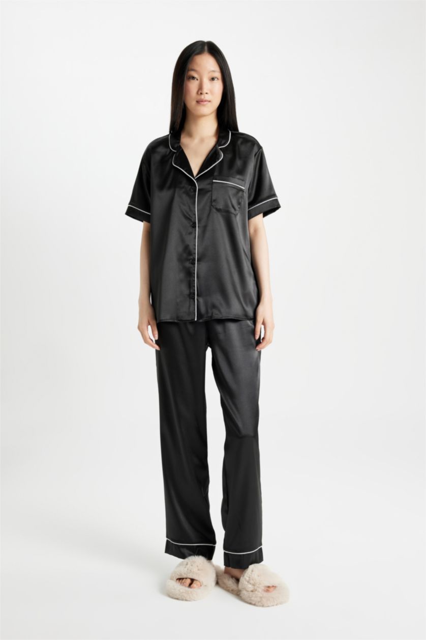 FEMME Noir Ensemble Pyjama Court en Satin à manches courtes
