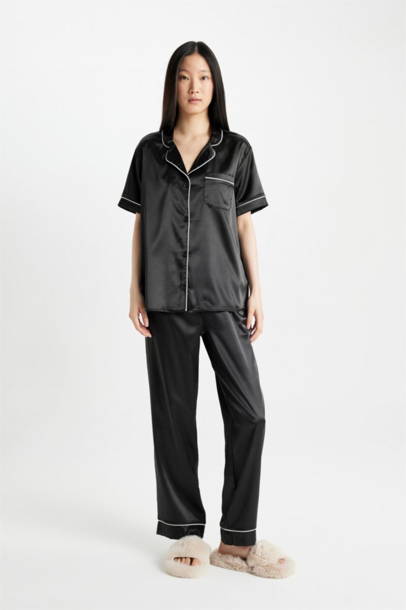 FEMME Noir Ensemble Pyjama Court en Satin à manches courtes
